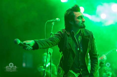 ¡El Concierto Acústico de Uzair Jaswal: Una Noche Inolvidable de Música y Emoción!