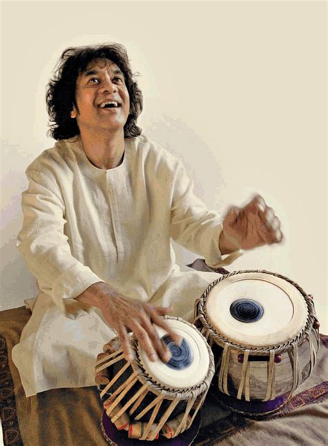 El Baile de Bollywood: Un Viaje Mágico con Zakir Hussain!