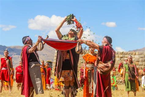 ¡El Festival del Sol de Rosalía! Una Explosión Musical y Visual Inolvidable